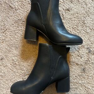 Torrid Black Ankle Boots with Chunky Heel Size 6.5WW